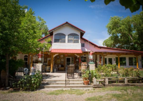 Отель Red Horse Bed and Breakfast  Альбукерке